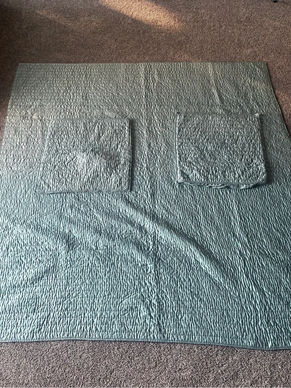 POTTERY BARN SILK BLEND 3 PIECE QUEEN QUILT + EURO SHAMS BLUE COASTAL